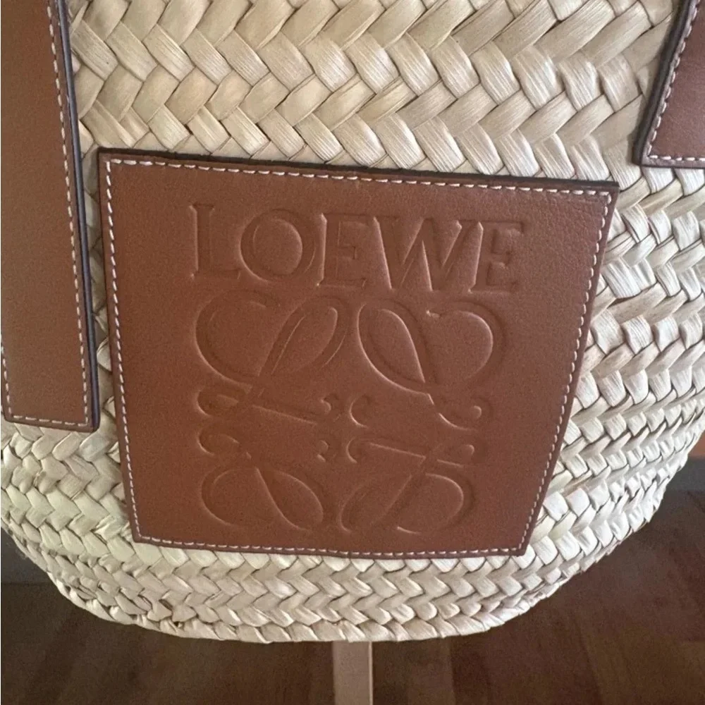 🍒Loewe Natural Straw Tote with Tan Leather Patch and Straps (the Medium size). - Picture 3 of 4